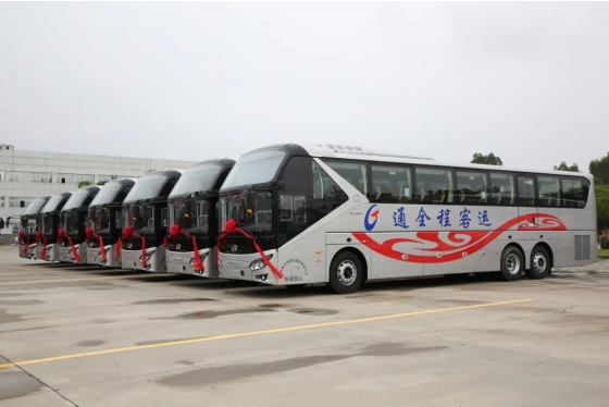 king long livre 20 bus XMQ6135QY à un client de tianjin pour exploitation
