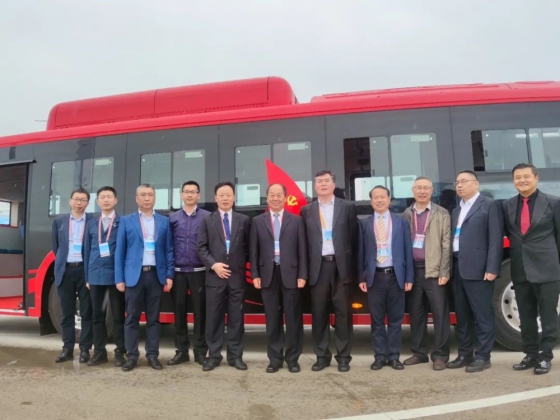 king long déploie le premier bus BMT composite en fibre de carbone de chine
