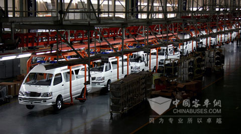 Kinglong : les minibus mettent l'accent sur l'industrie