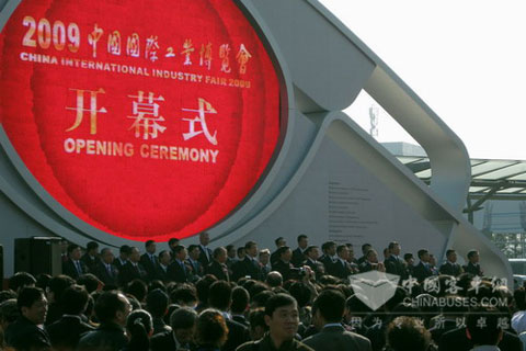 Kinglong montre à la foire internationale de l'industrie de la Chine